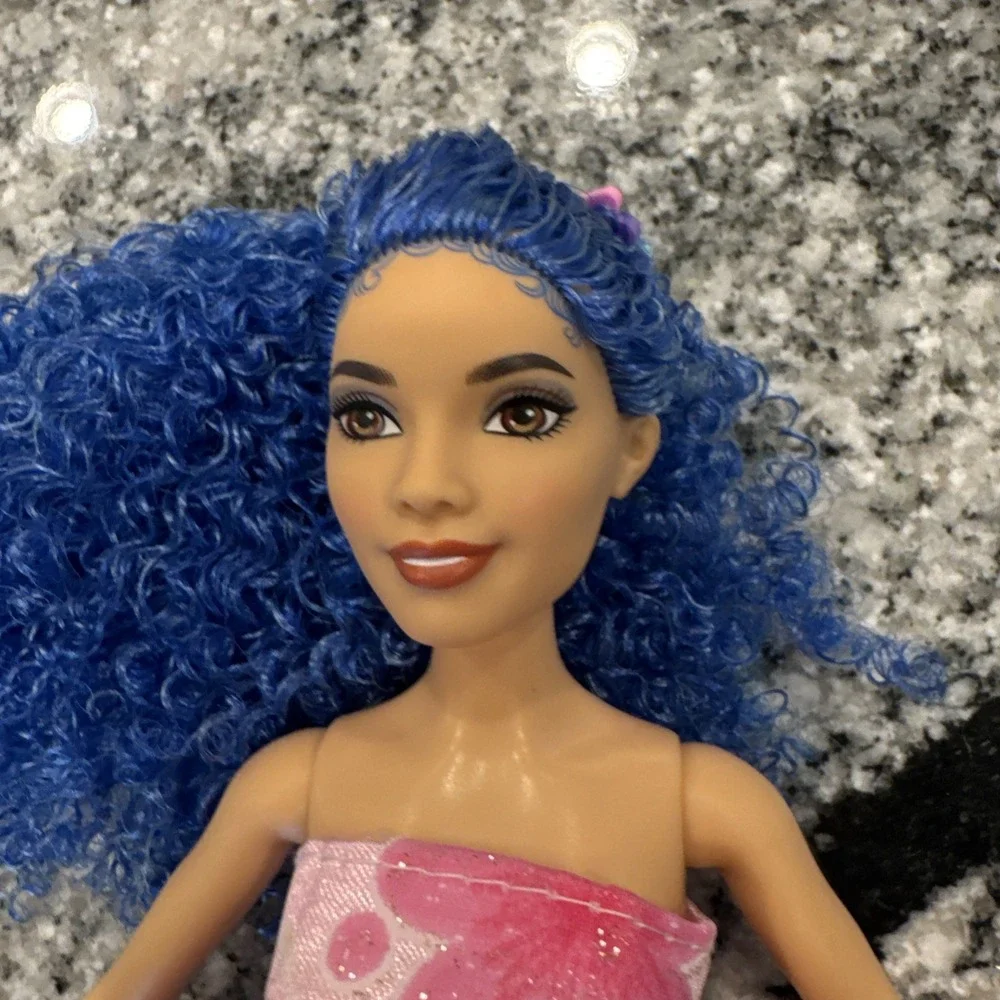 Descendants the rise of red the sorcerer's cookbook‎ Chloe doll With Dress Shows